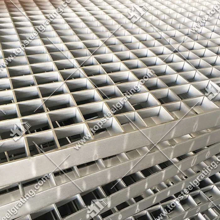 Grade de aço para plataforma e passarela